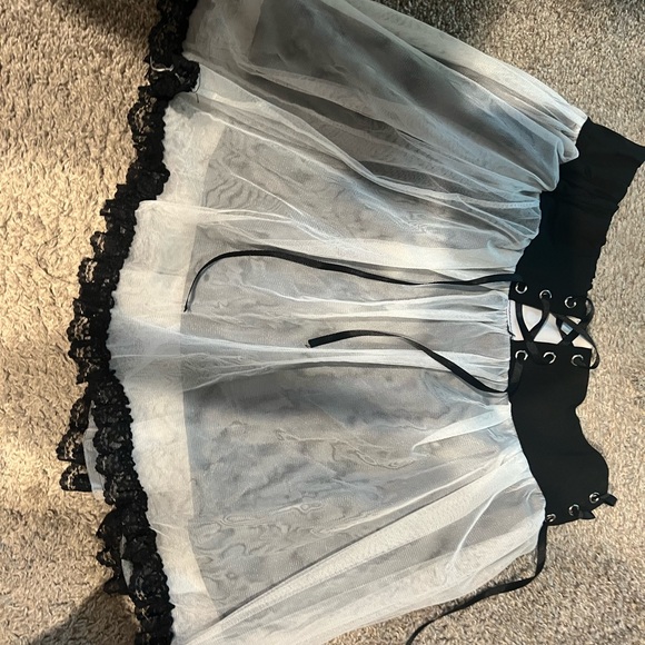 Black and white Goth/ Punk lace skirt. - Picture 4 of 4